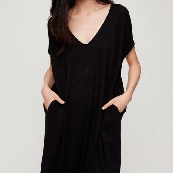 Minimalist Wilfred Free by Aritzia Marcoux Dress in Black with Pockets - Picture 2 of 6